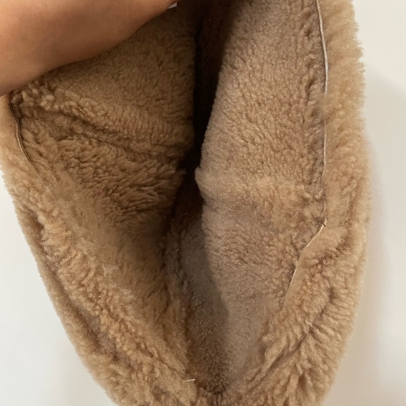 Crawley sheepskin Hat - Picture 2 of 4